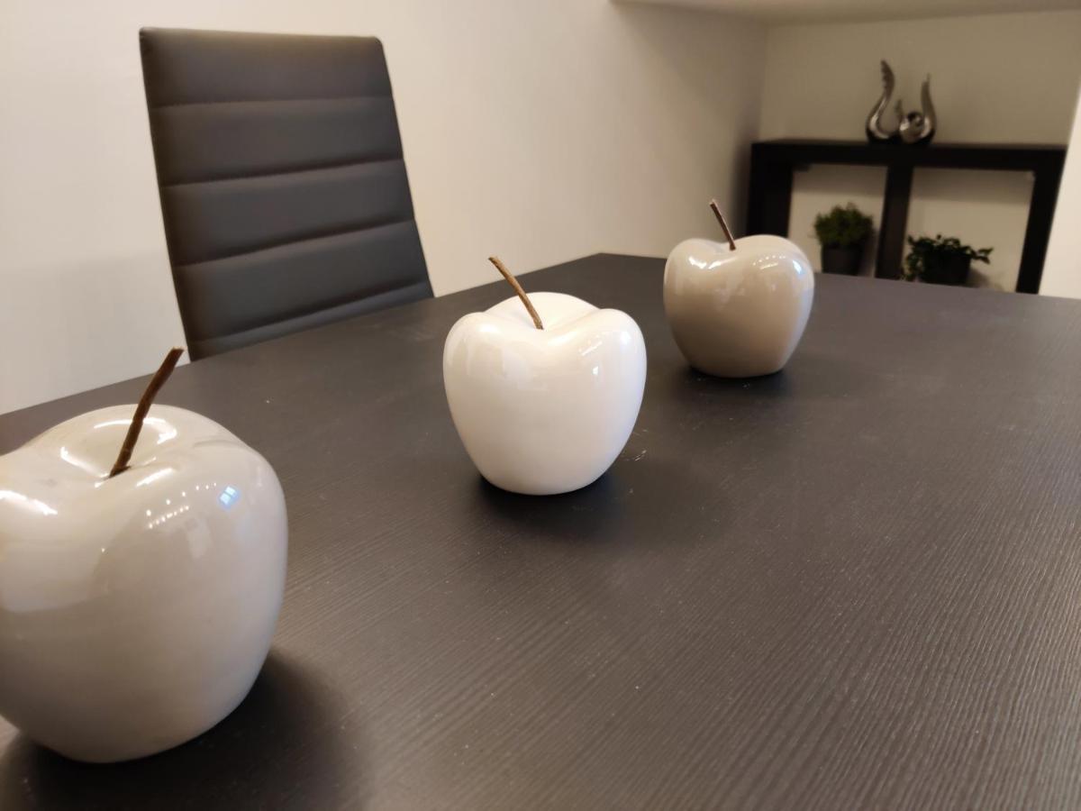 Holiday Home In Quiet Beautiful Area With Two Separate, Modern, Furnished Apartments Deutsch-Wagram Kültér fotó