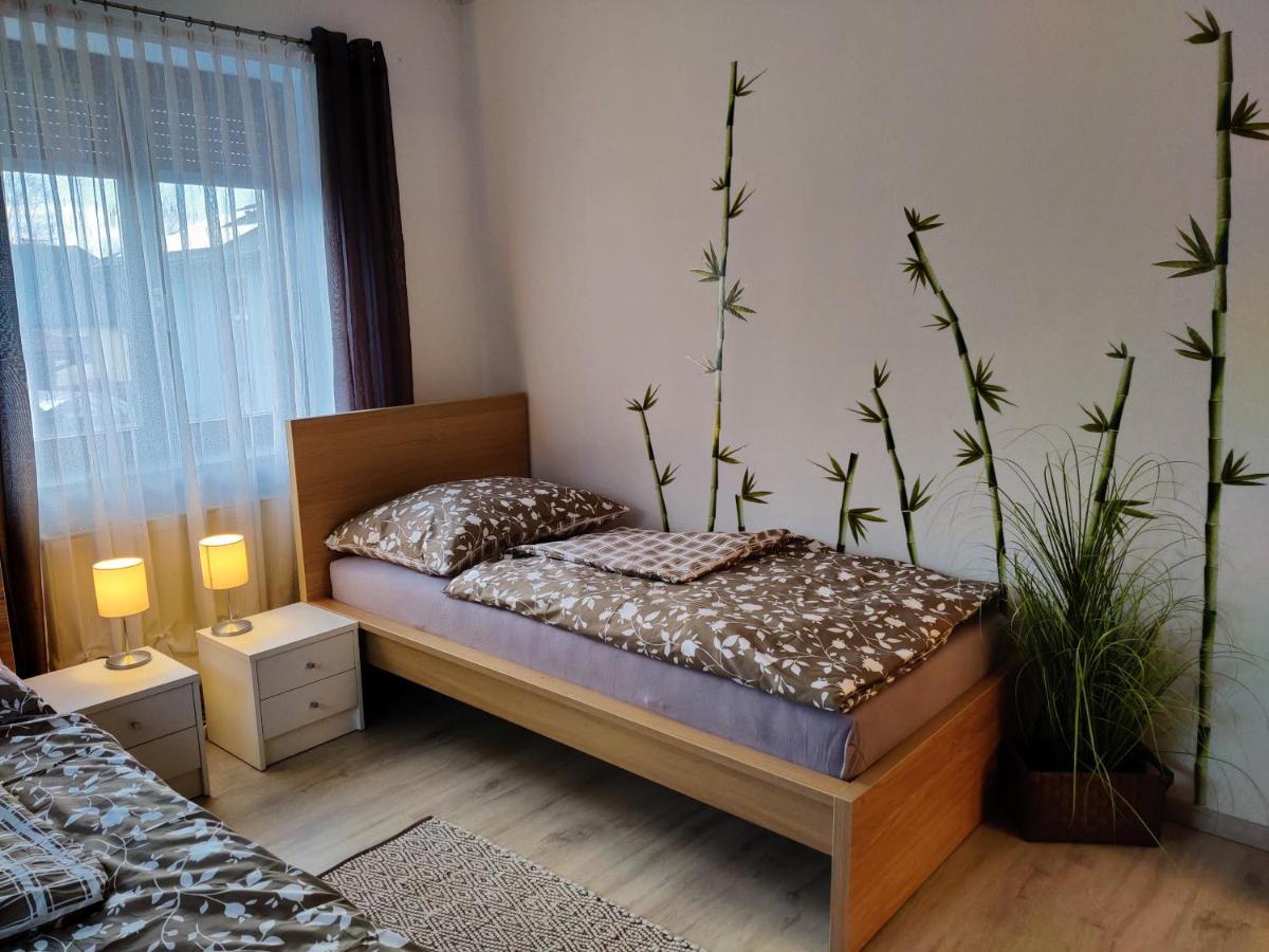 Holiday Home In Quiet Beautiful Area With Two Separate, Modern, Furnished Apartments Deutsch-Wagram Kültér fotó