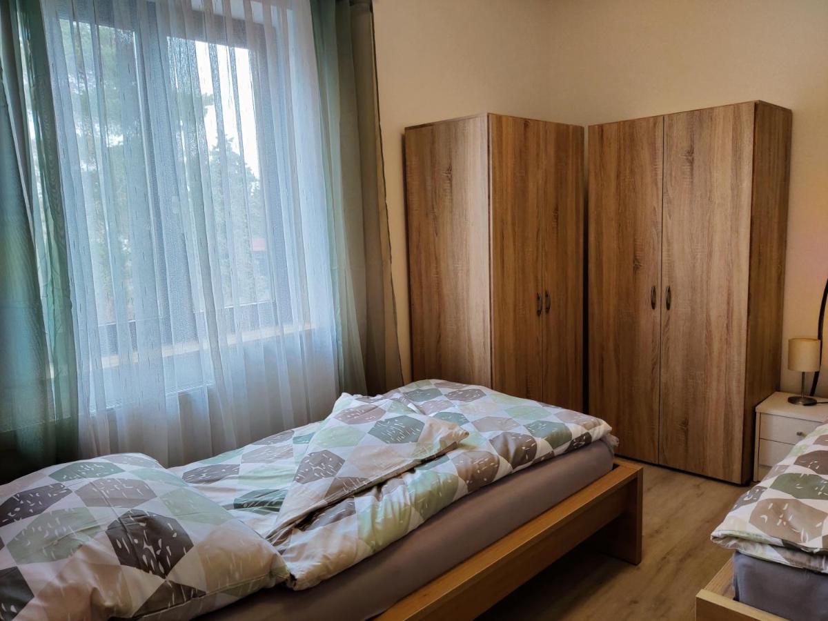 Holiday Home In Quiet Beautiful Area With Two Separate, Modern, Furnished Apartments Deutsch-Wagram Kültér fotó