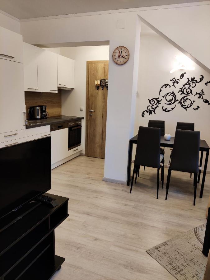 Holiday Home In Quiet Beautiful Area With Two Separate, Modern, Furnished Apartments Deutsch-Wagram Kültér fotó