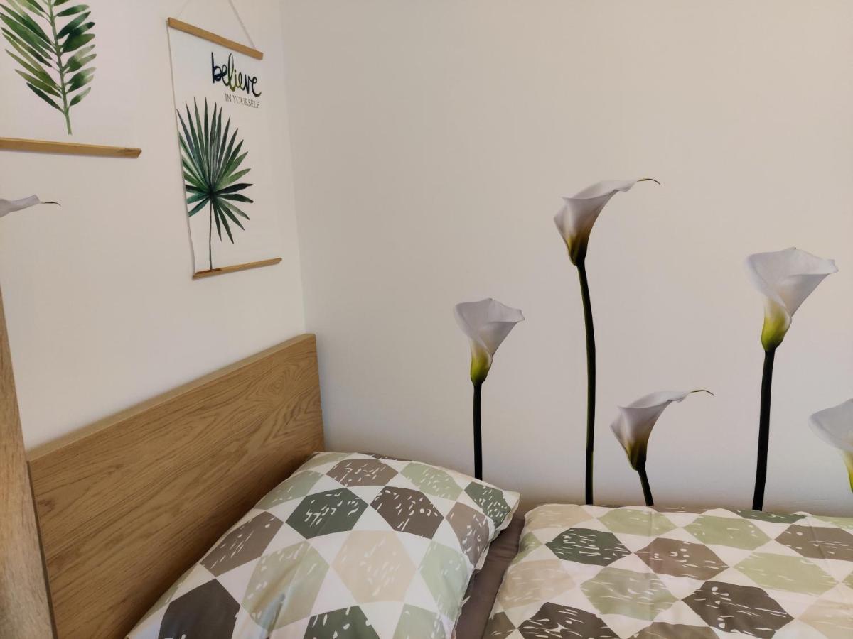 Holiday Home In Quiet Beautiful Area With Two Separate, Modern, Furnished Apartments Deutsch-Wagram Kültér fotó